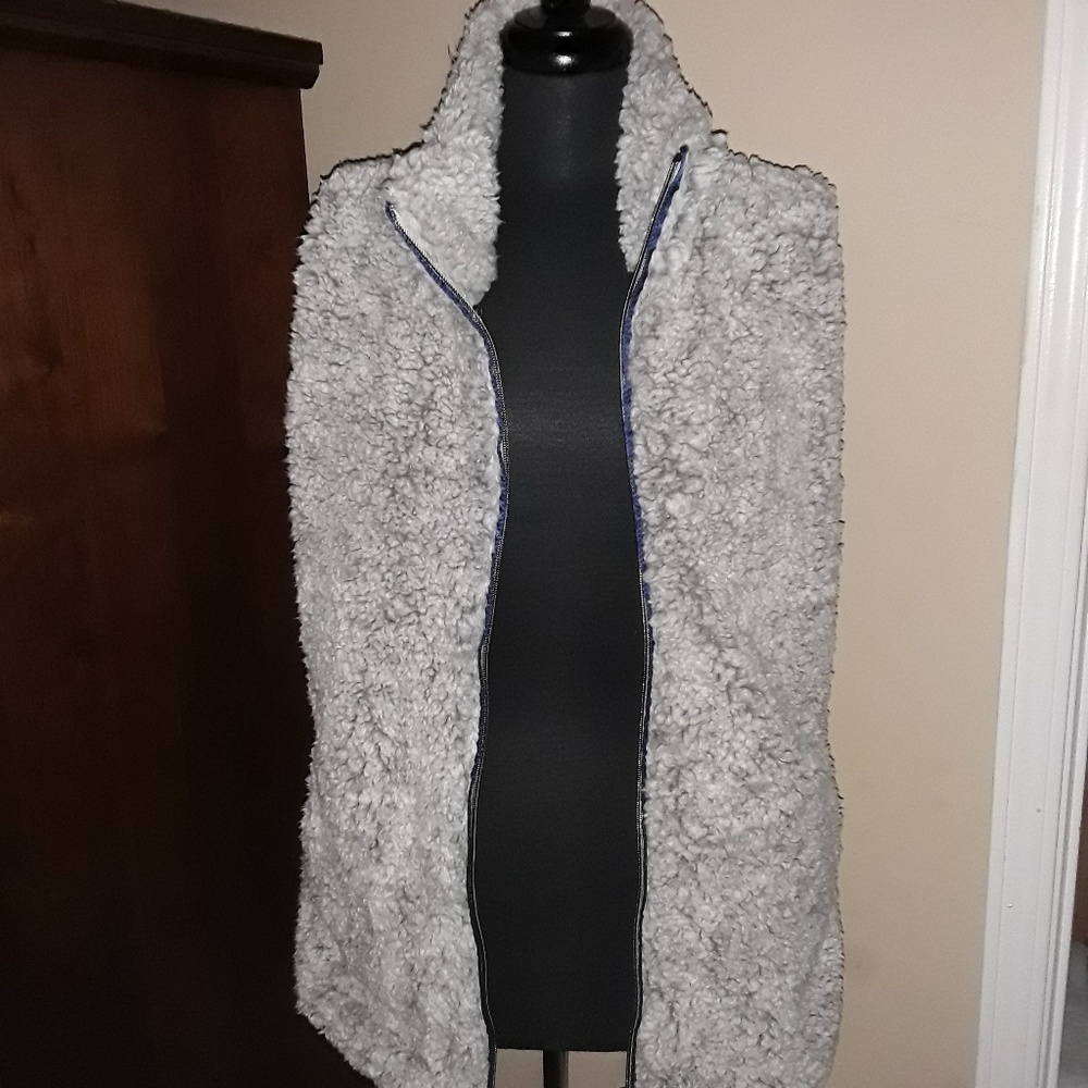 Sherpa Vest Simply Southern Grey